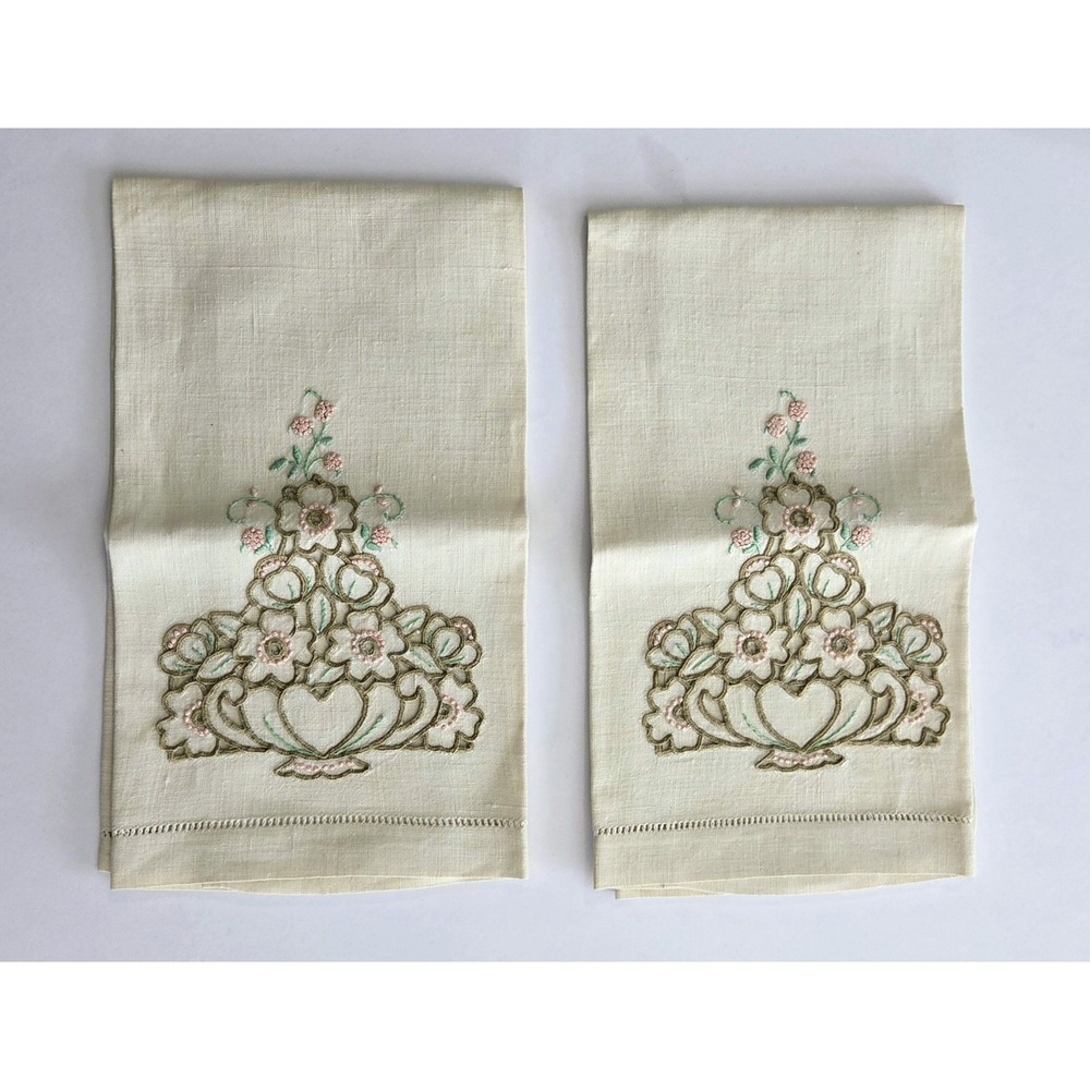 Vintage Pair of Embroidered Crewel Linen Dish Hand Towels Cloths Floral Retro